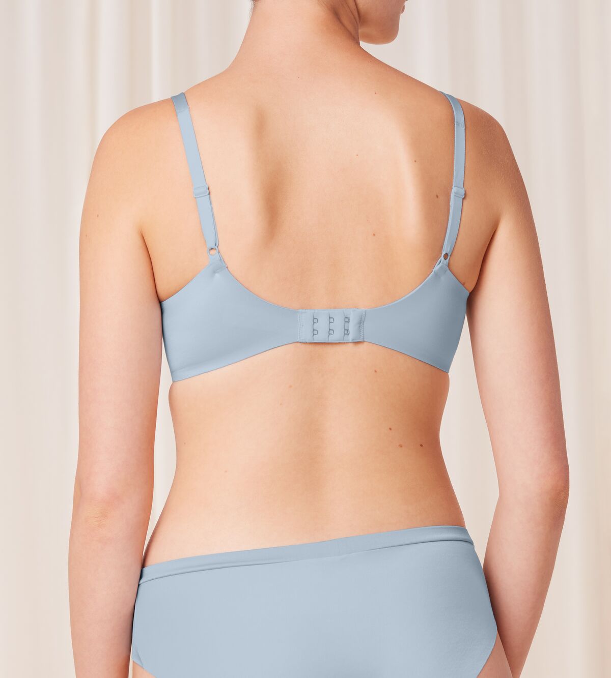 Triumph Body Make-up Soft Touch WP EX