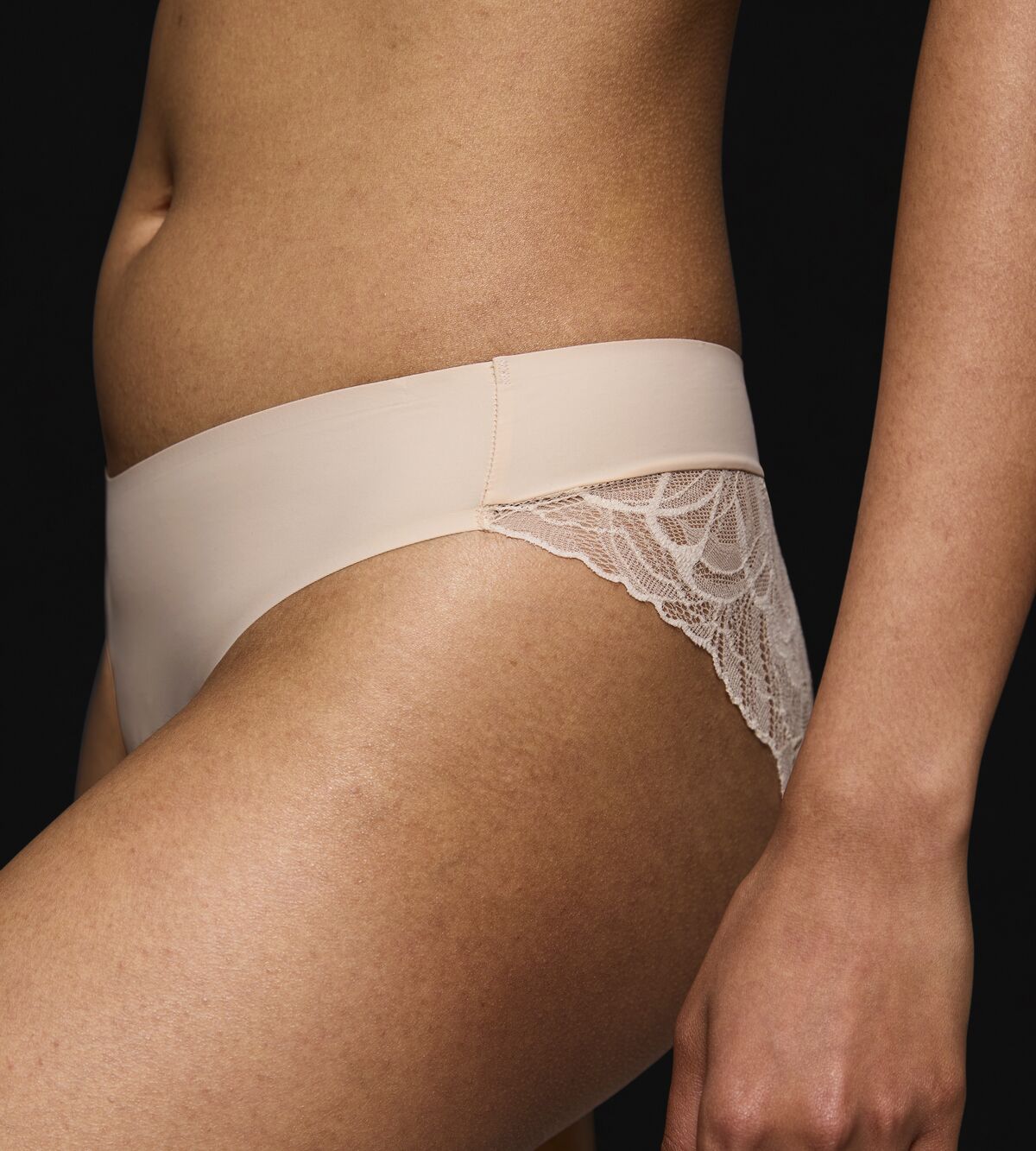 Triumph Body Make-Up Illusion Lace Highleg Tai