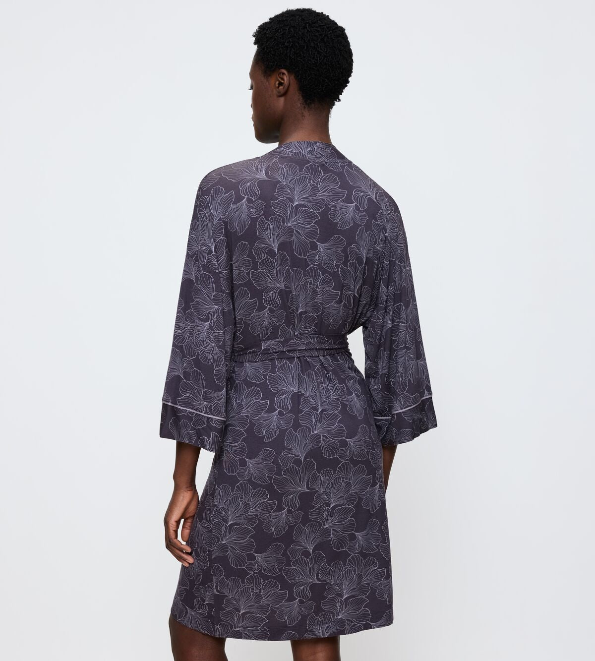 Triumph Aura Spotlight Robe 01