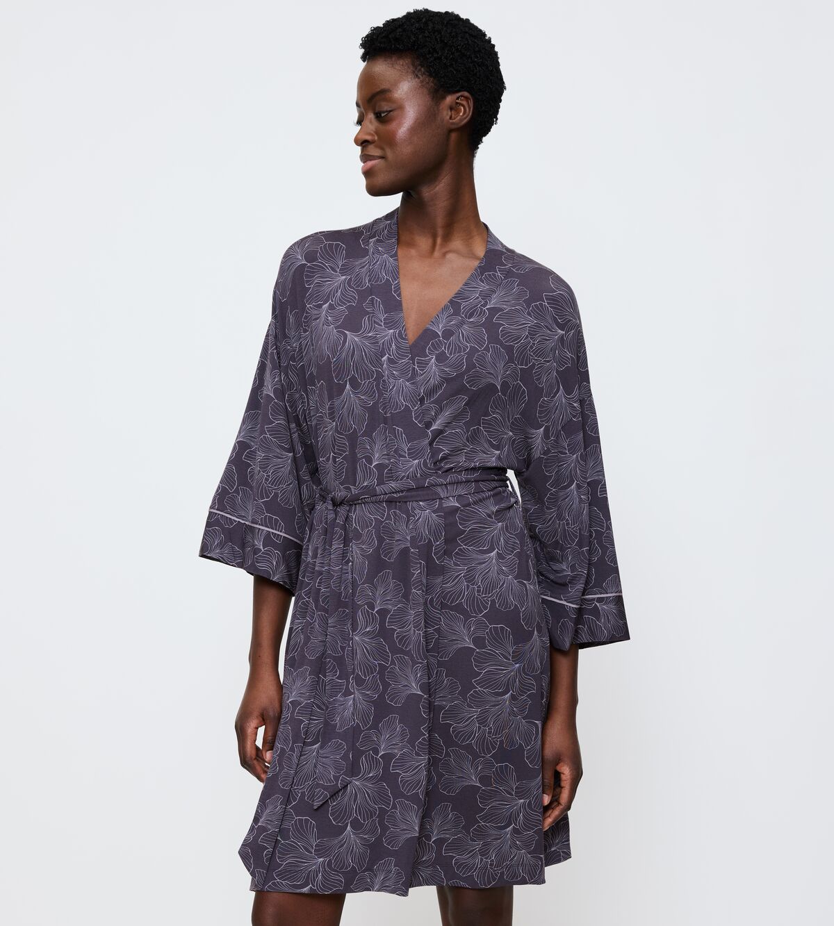 Triumph Aura Spotlight Robe 01