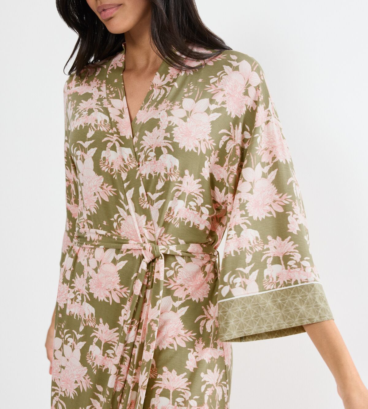 Triumph Aura Spotlight Robe 01